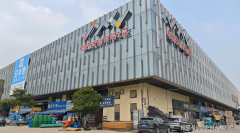 <b>三楼服拆和餐饮均</b>